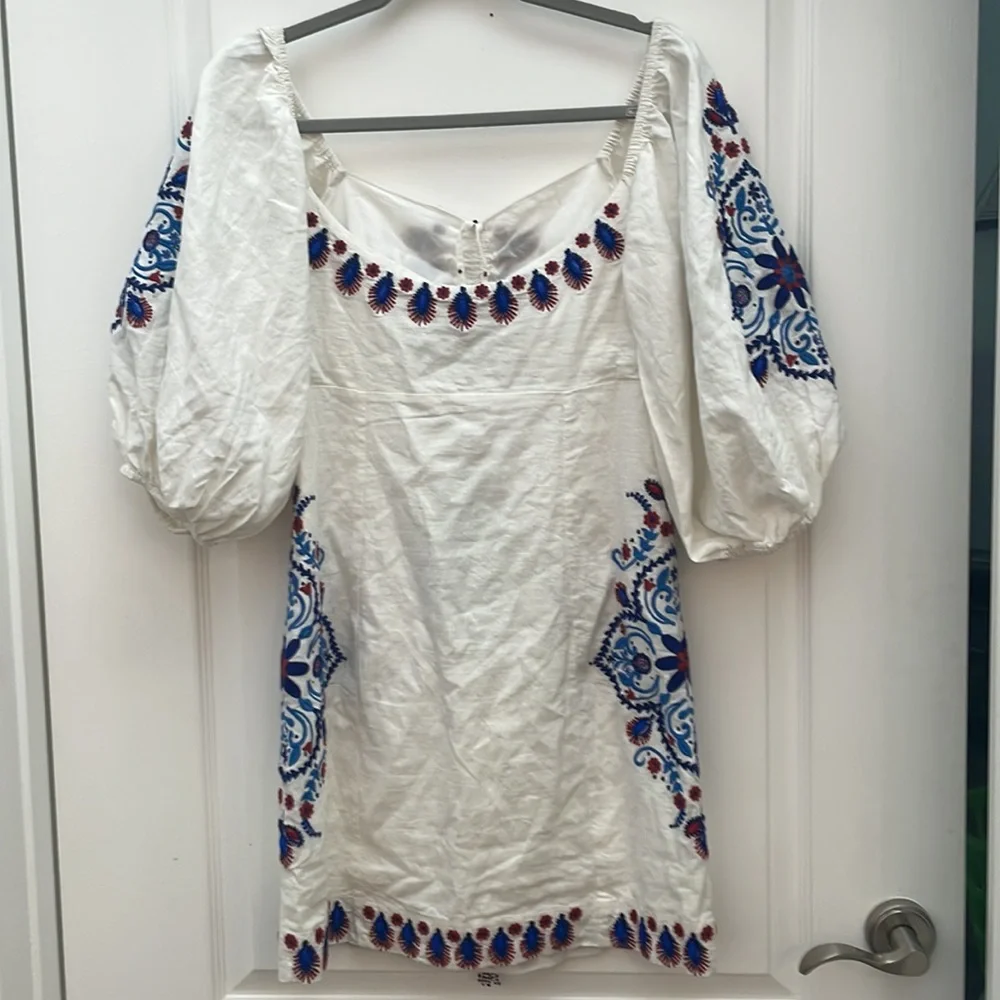 FARM Rio Off-White Embroidery Mini Dress. Size small. - Picture 2 of 4